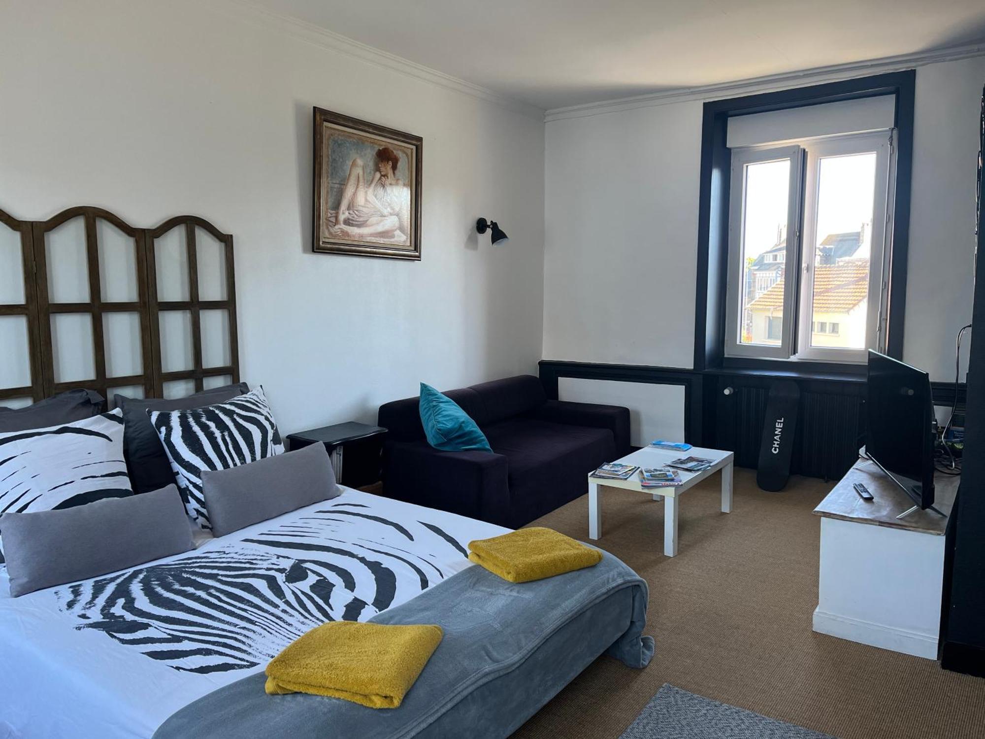 Chambre Spacieuse Dans Maison Renovee Granville Exteriér fotografie